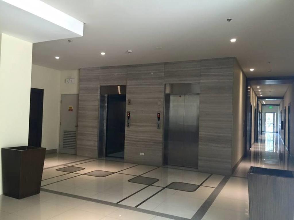 One Palm Tree Condo Manila Rom bilde